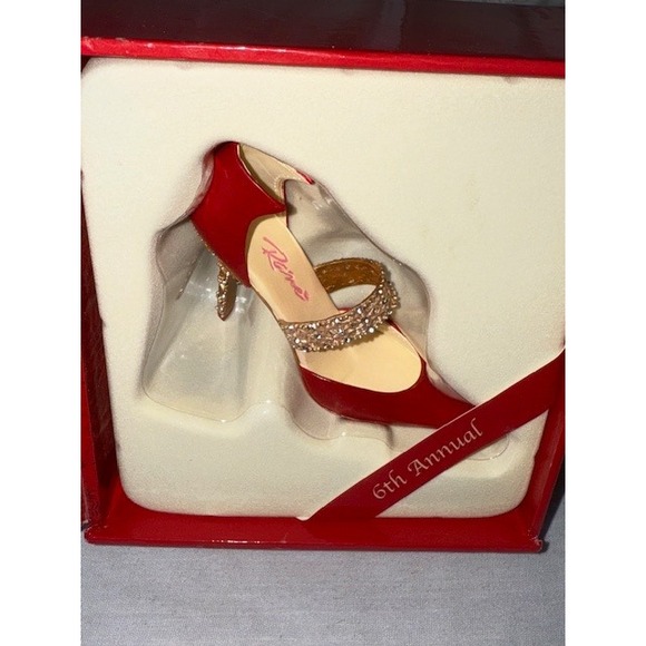 Raine Sparkle Just The Right Shoe 6th Annual Collectible Decor - Picture 1 of 5